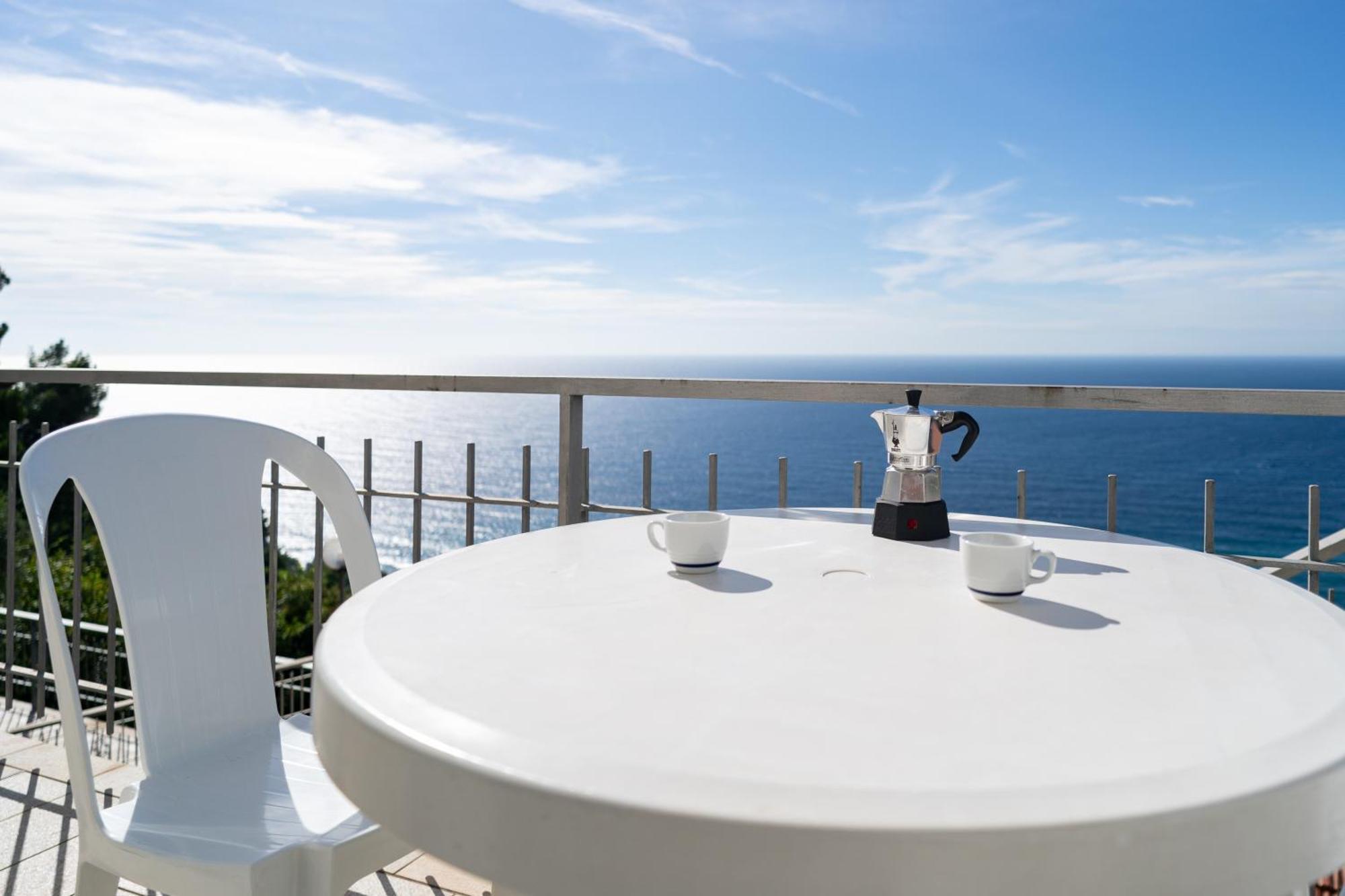 Casa Grimaldi - Terrace & Sea View Lejlighed Ventimiglia Eksteriør billede