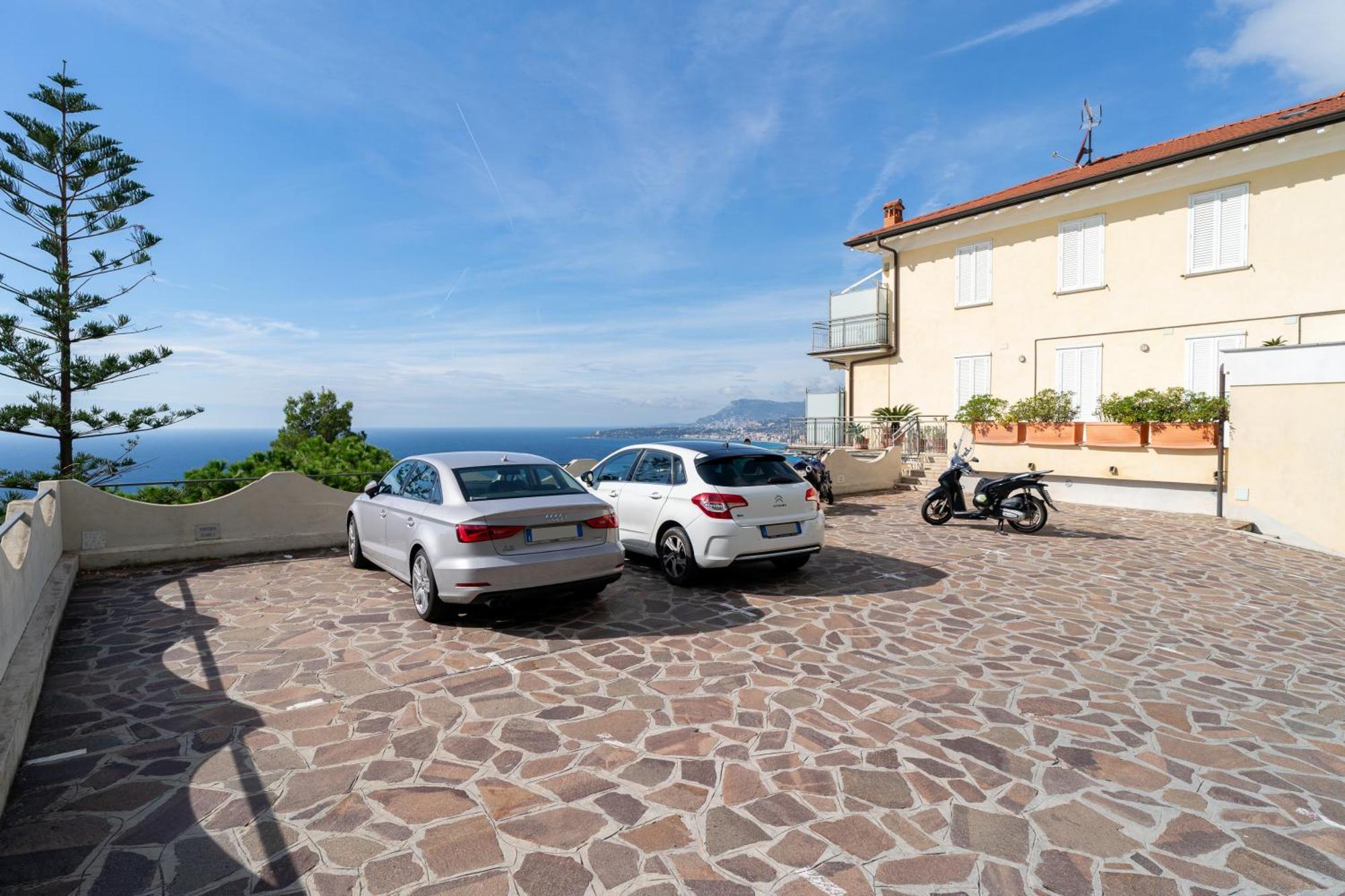 Casa Grimaldi - Terrace & Sea View Lejlighed Ventimiglia Eksteriør billede