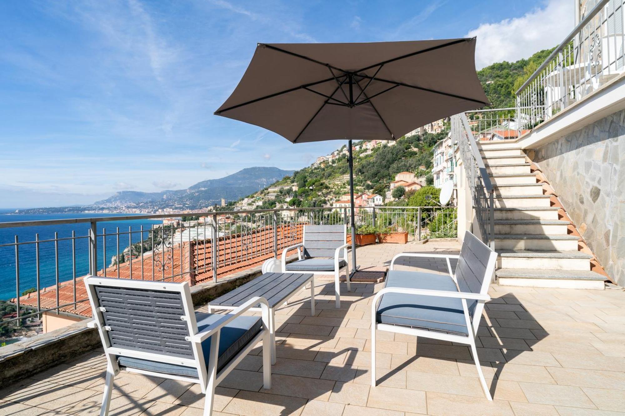 Casa Grimaldi - Terrace & Sea View Lejlighed Ventimiglia Eksteriør billede