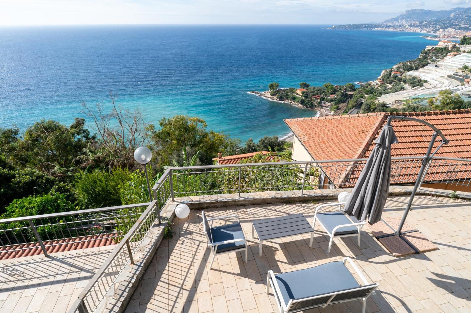 Casa Grimaldi - Terrace & Sea View Lejlighed Ventimiglia Eksteriør billede